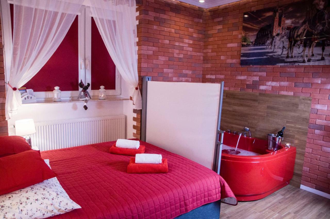 Jacuzzi Apartment Red Cracóvia Exterior foto
