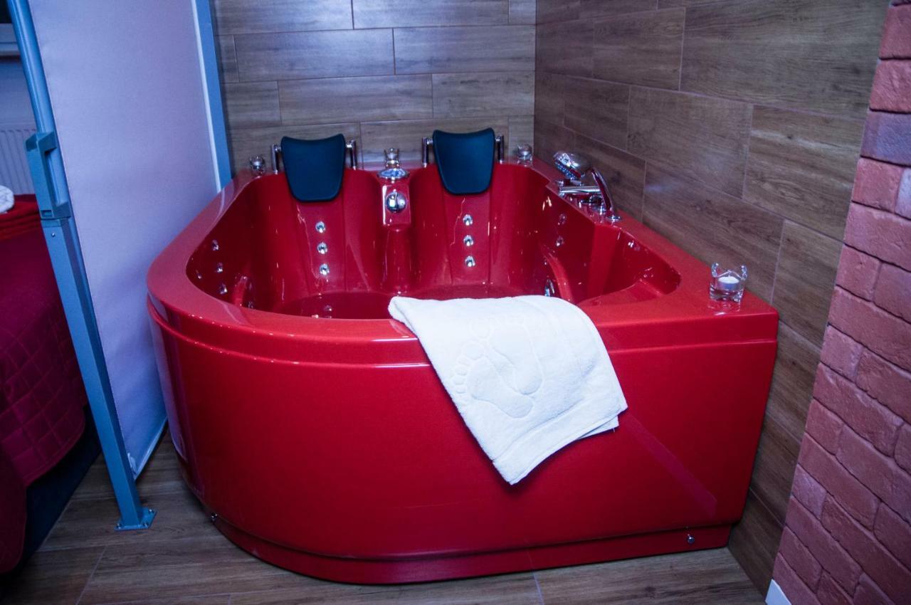Jacuzzi Apartment Red Cracóvia Exterior foto