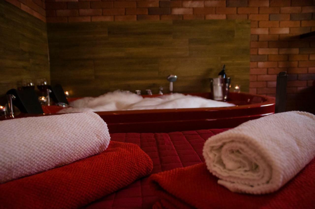 Jacuzzi Apartment Red Cracóvia Exterior foto